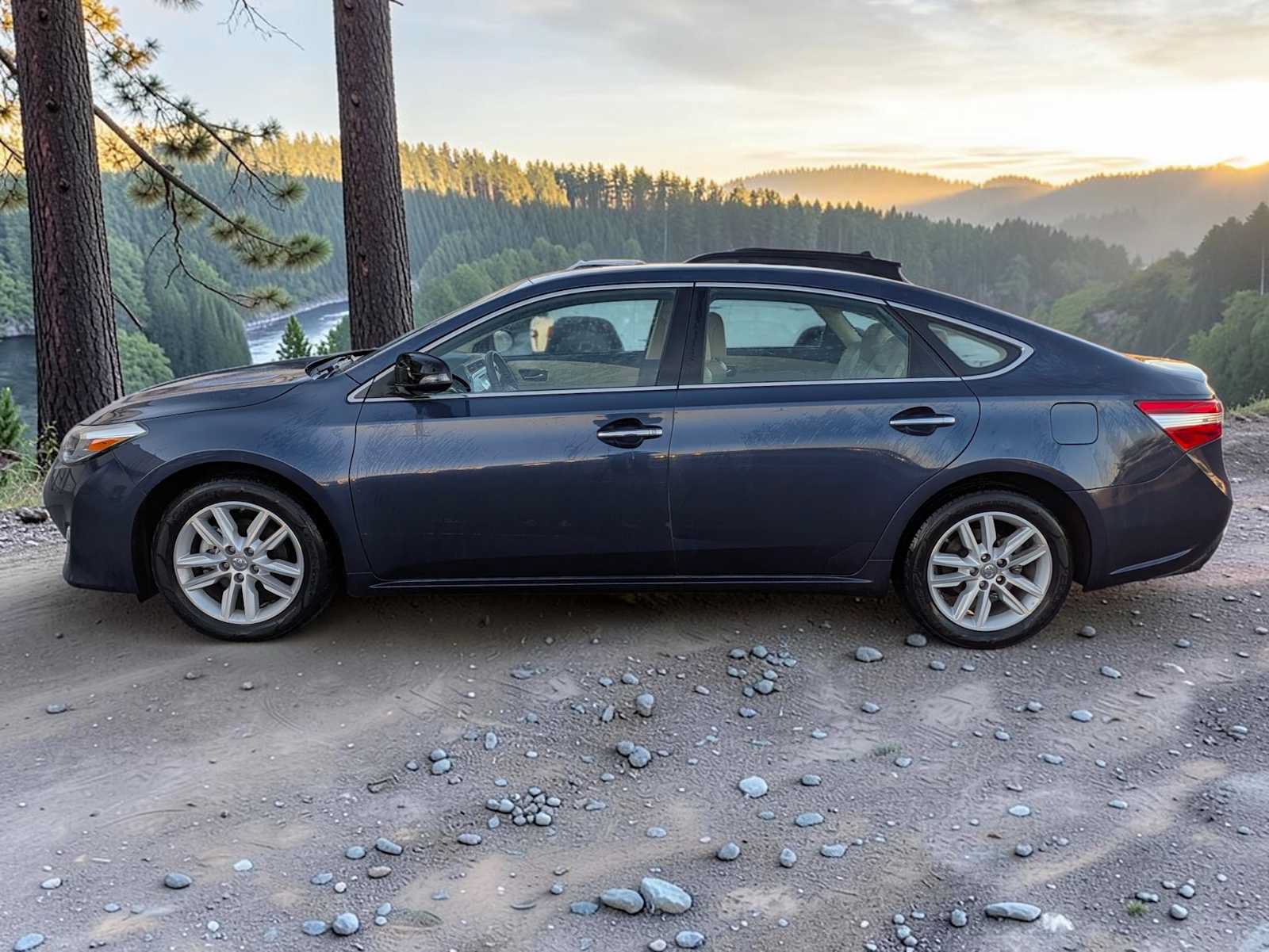 Used 2014 Toyota Avalon XLE FWD image 2