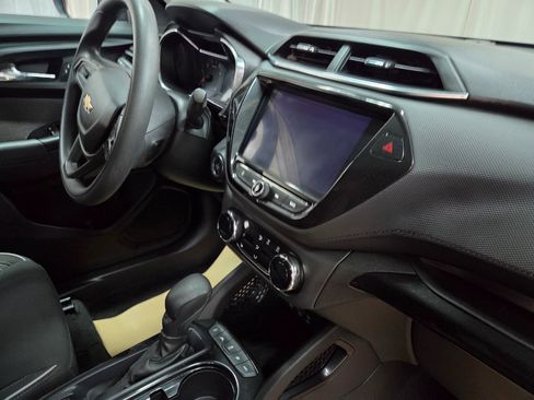 Used 2021 Chevrolet TrailBlazer LT w/ Convenience Package image 17