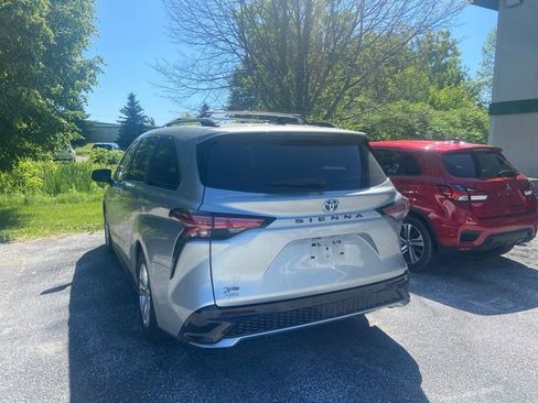 Used 2021 Toyota Sienna XSE w/ XSE Plus Package AWD/4WD image 4