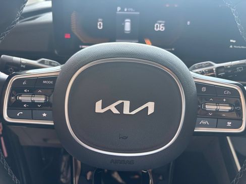 Used 2026 Kia Carnival FWD image 29