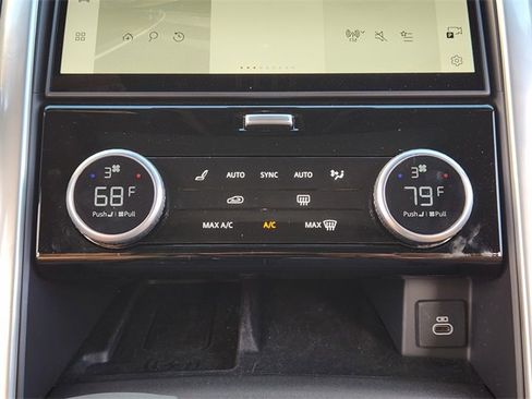 Used 2024 Land Rover Discovery Dynamic SE image 18