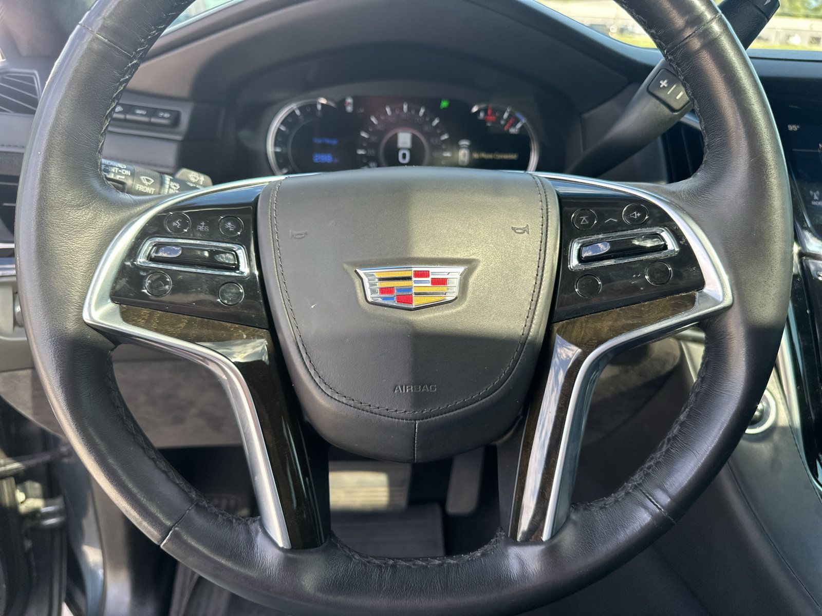 Used 2019 Cadillac Escalade ESV Platinum AWD/4WD image 17