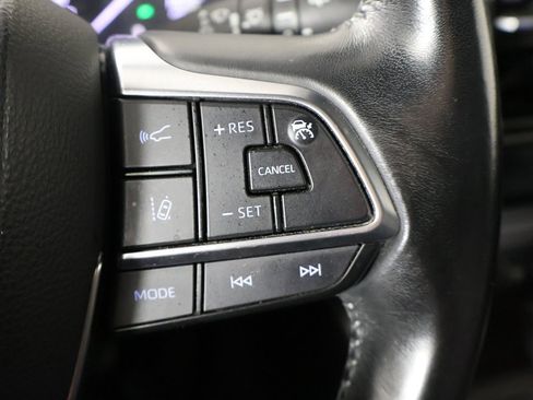 Used 2021 Toyota Highlander XLE image 40