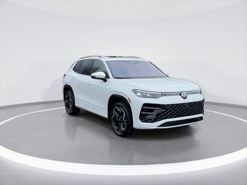 New 2026 Volkswagen Tiguan SEL R-Line AWD/4WD image 2
