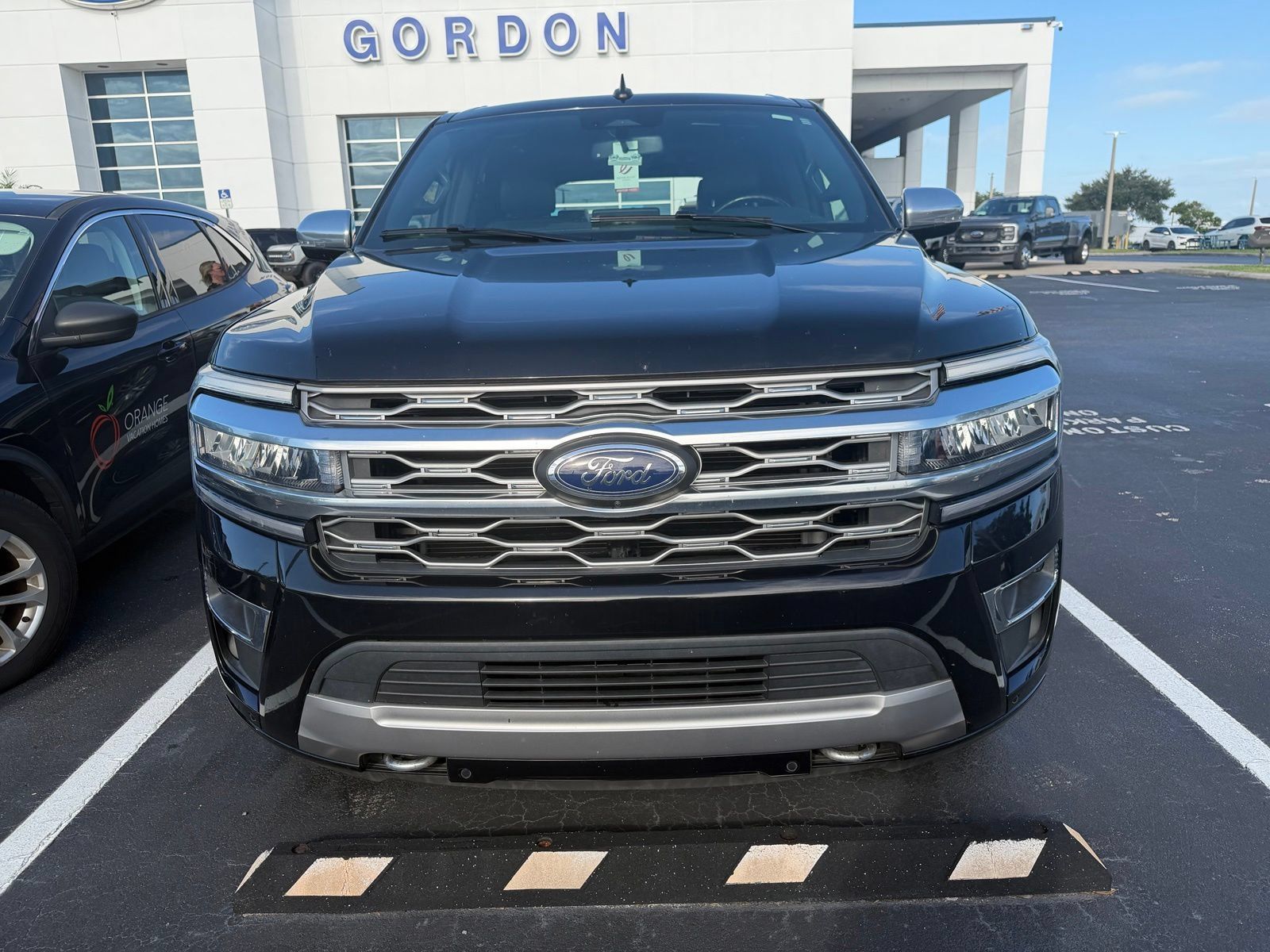 Used 2023 Ford Expedition Max Platinum AWD/4WD image 3