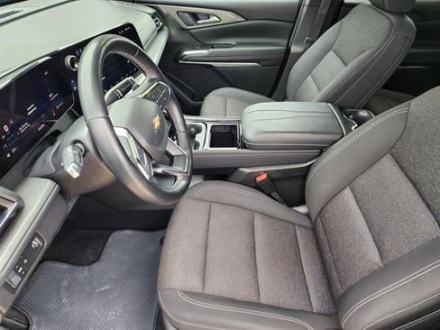 Used 2024 Chevrolet Traverse LT image 9