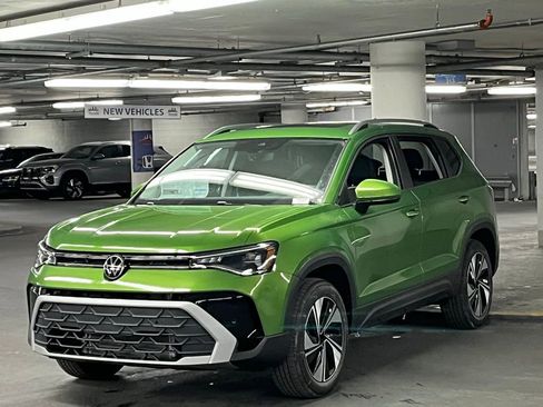 New 2026 Volkswagen Taos SE AWD/4WD image 3