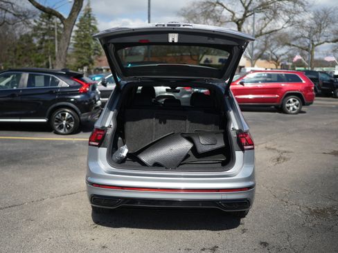 Certified 2022 Volkswagen Tiguan SE R-Line image 7