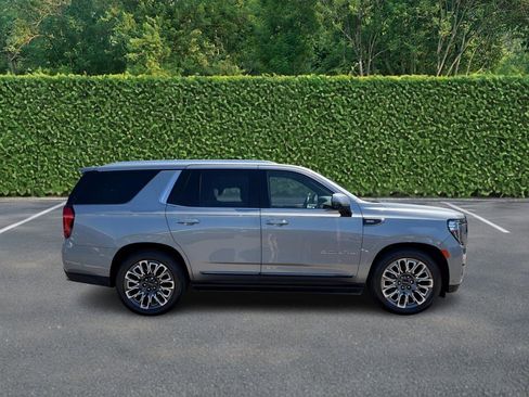 Used 2024 GMC Yukon Denali Ultimate AWD/4WD image 2