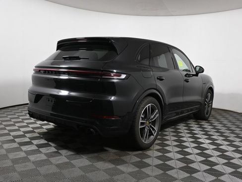 Used 2024 Porsche Cayenne Turbo AWD/4WD image 11