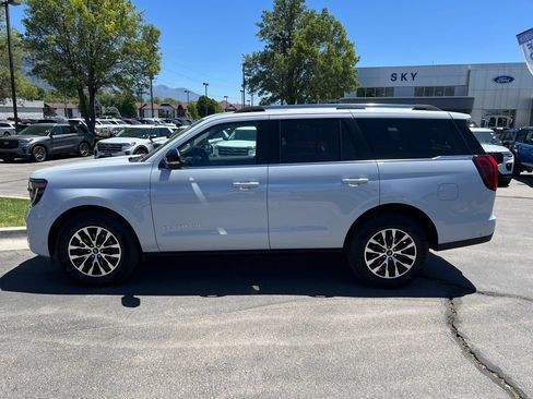 Used 2025 Ford Expedition Platinum AWD/4WD image 13