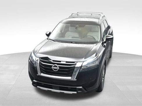 Used 2025 Nissan Pathfinder SL FWD image 24