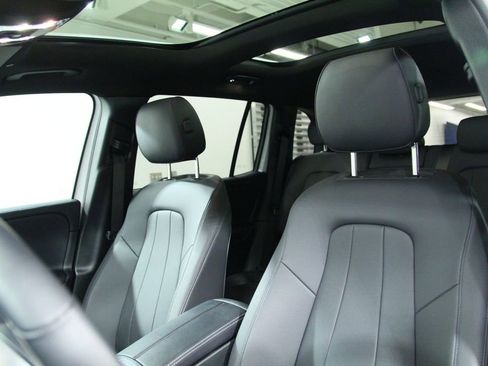 Used 2025 Mercedes-Benz GLB 250 4MATIC image 6