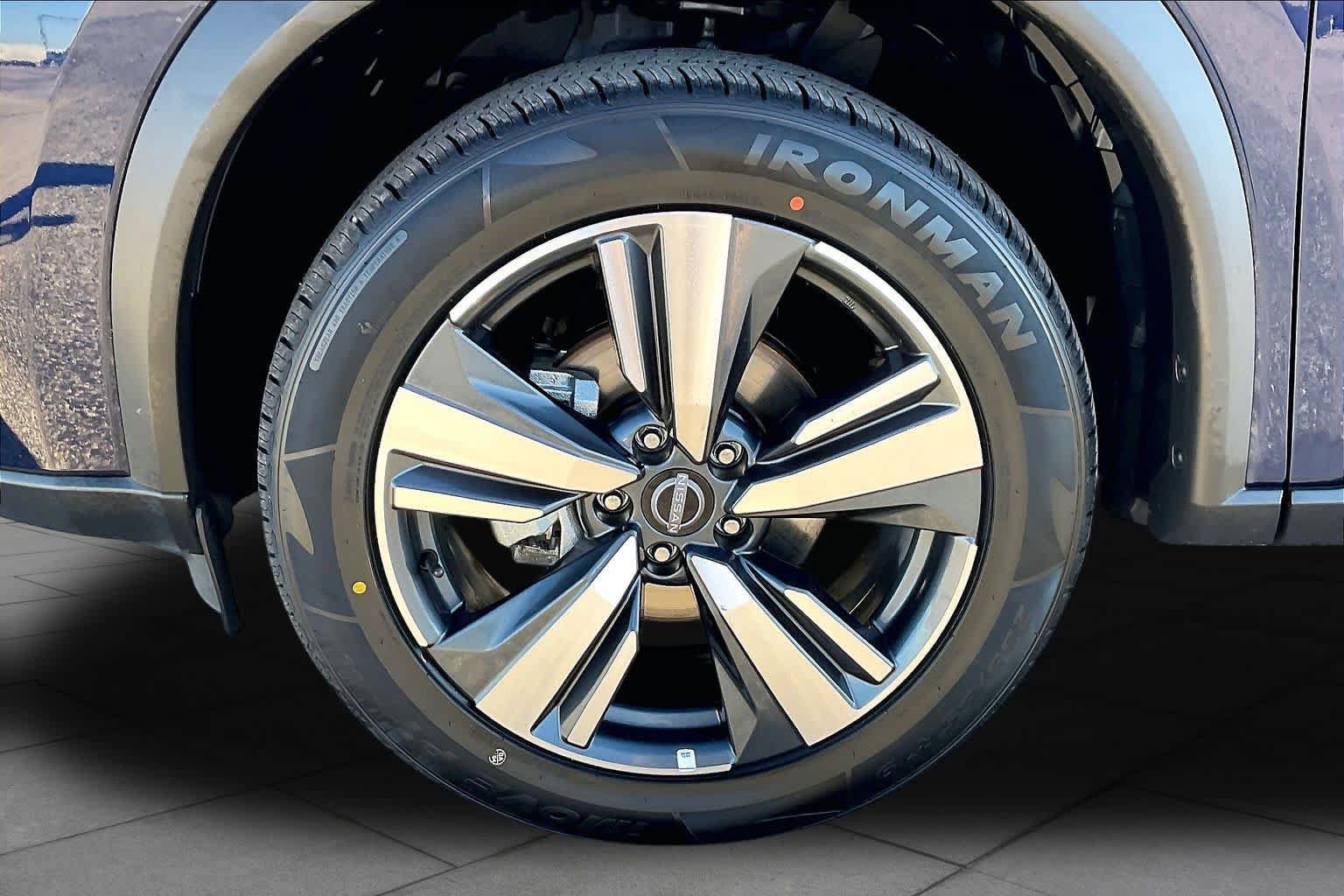 Used 2026 Nissan Rogue SL FWD image 10