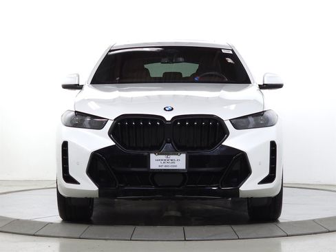 Used 2025 BMW X6 xDrive40i w/ Climate Comfort Package image 2