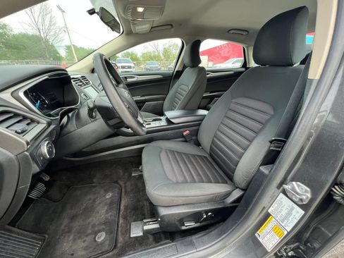 Used 2018 Ford Fusion SE FWD image 9