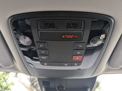 New 2027 Kia Carnival LX FWD image 23