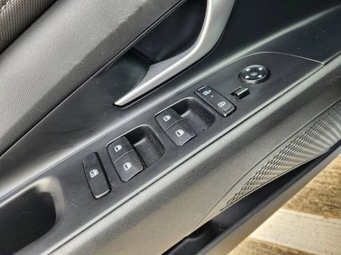 Used 2025 Hyundai Elantra SEL image 22