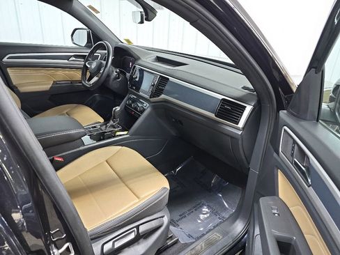 Used 2023 Volkswagen Atlas Cross Sport SE w/ Black Wheel Package FWD image 15