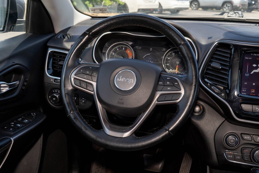 Used 2019 Jeep Cherokee Limited AWD/4WD image 21