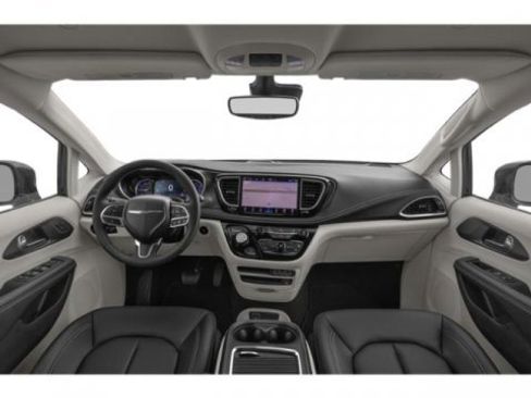 Used 2024 Chrysler Pacifica Select image 11