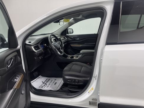 Used 2023 GMC Acadia SLE w/ Driver Convenience Package image 9