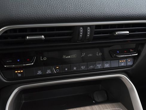 Used 2024 MAZDA CX-90 Plug-In Hybrid w/ Premium Pkg image 33