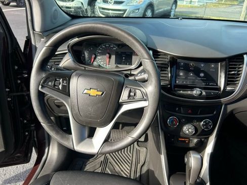 Used 2021 Chevrolet Trax LT w/ Driver Confidence Package image 17
