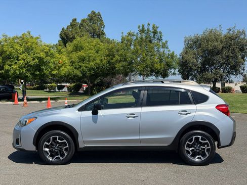 Used 2017 Subaru Crosstrek 2.0i AWD/4WD image 2