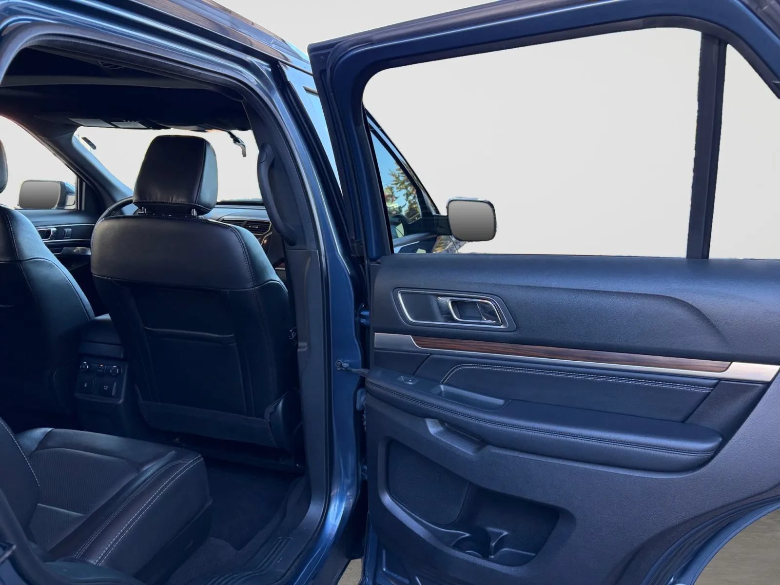 Used 2018 Ford Explorer Limited AWD/4WD image 18
