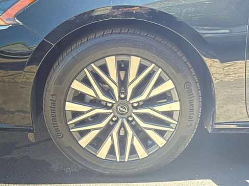Used 2025 Nissan Altima 2.5 SV FWD image 30