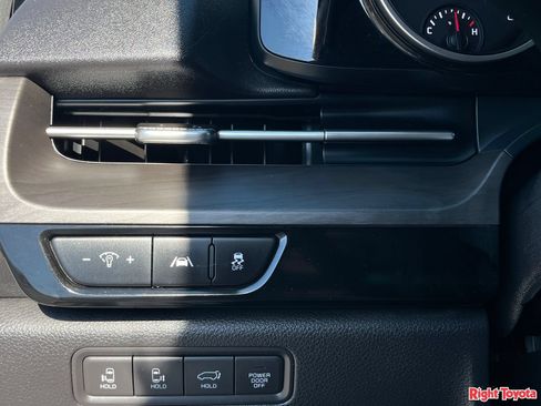 Used 2022 Kia Carnival SX FWD image 31