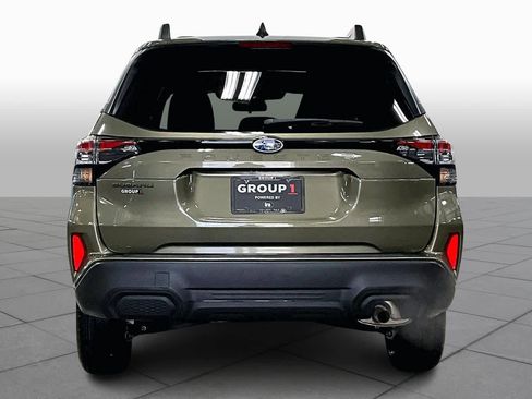 Used 2025 Subaru Forester Premium image 5