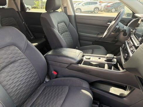 Used 2022 Nissan Pathfinder SV image 15