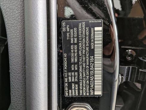 Certified 2025 Porsche Macan S image 29