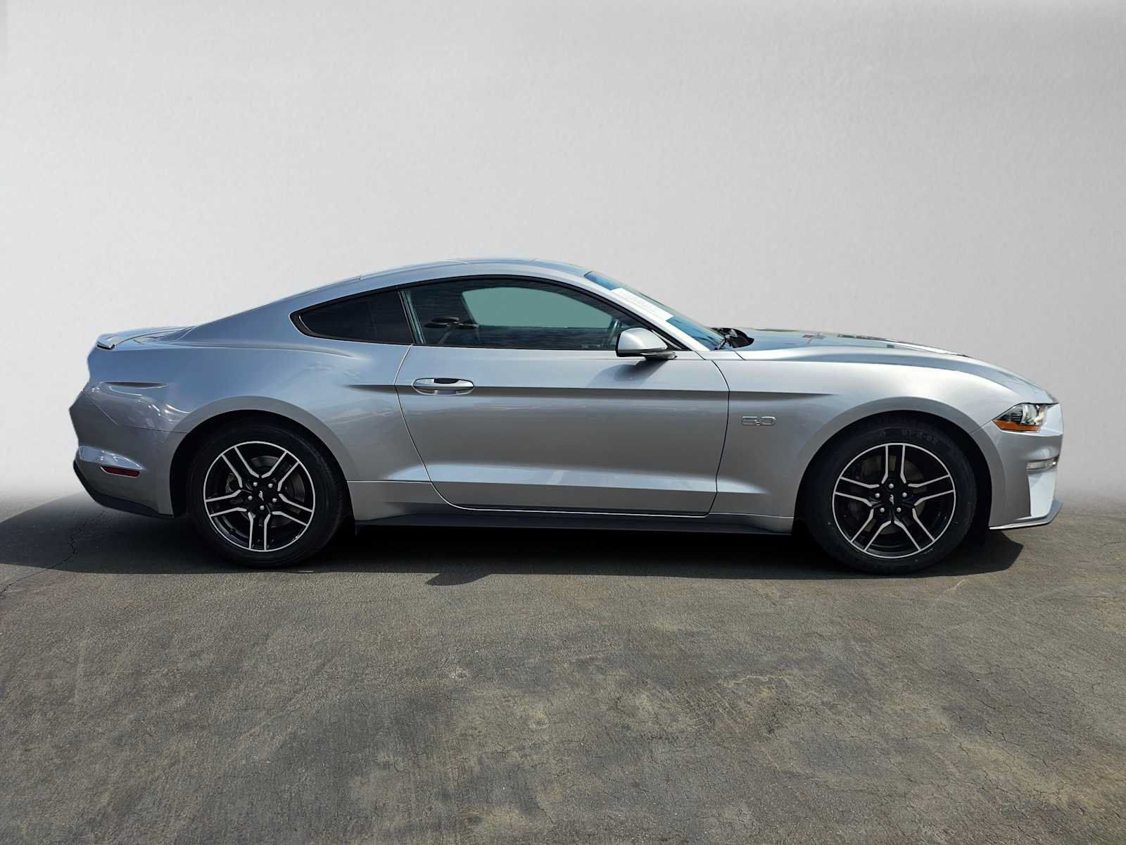Used 2020 Ford Mustang GT RWD image 2