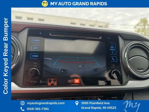 Used 2018 Toyota Tacoma TRD Off-Road AWD/4WD image 22