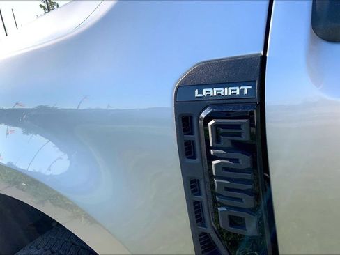 Used 2023 Ford F250 Lariat w/ Sport Appearance Package AWD/4WD image 4