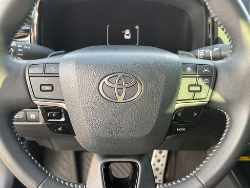 Used 2025 Toyota Camry SE w/ Convenience Package FWD image 20