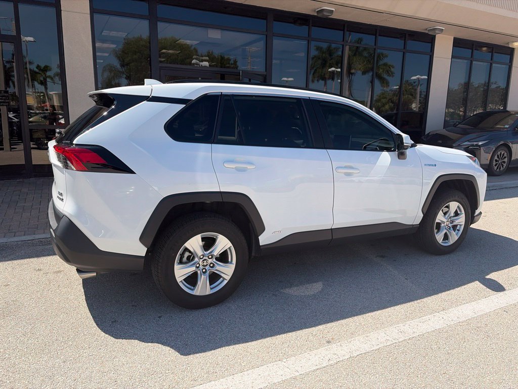 Used 2021 Toyota RAV4 XLE w/ Convenience Package AWD/4WD image 3
