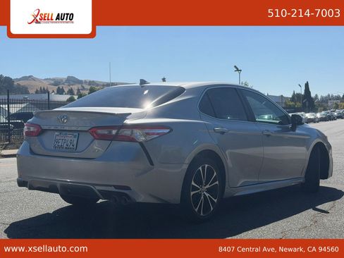 Used 2020 Toyota Camry SE FWD image 4