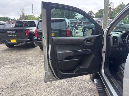 Used 2017 Chevrolet Colorado Z71 AWD/4WD image 8