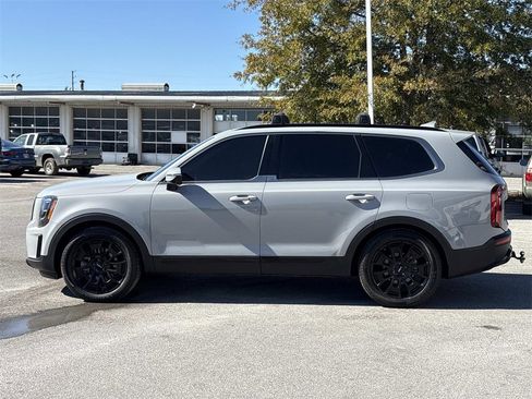 Used 2022 Kia Telluride SX w/ SX Prestige Package image 2