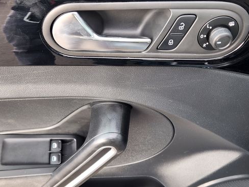 Used 2018 Volkswagen Beetle 2.0T Coast image 15