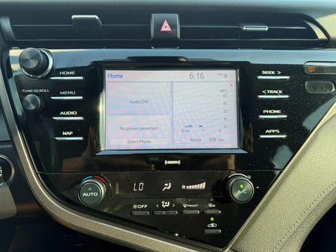 Used 2020 Toyota Camry SE w/ Convenience Package FWD image 37