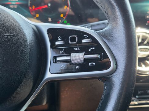 Used 2021 Mercedes-Benz GLB 250 w/ Premium Package image 32