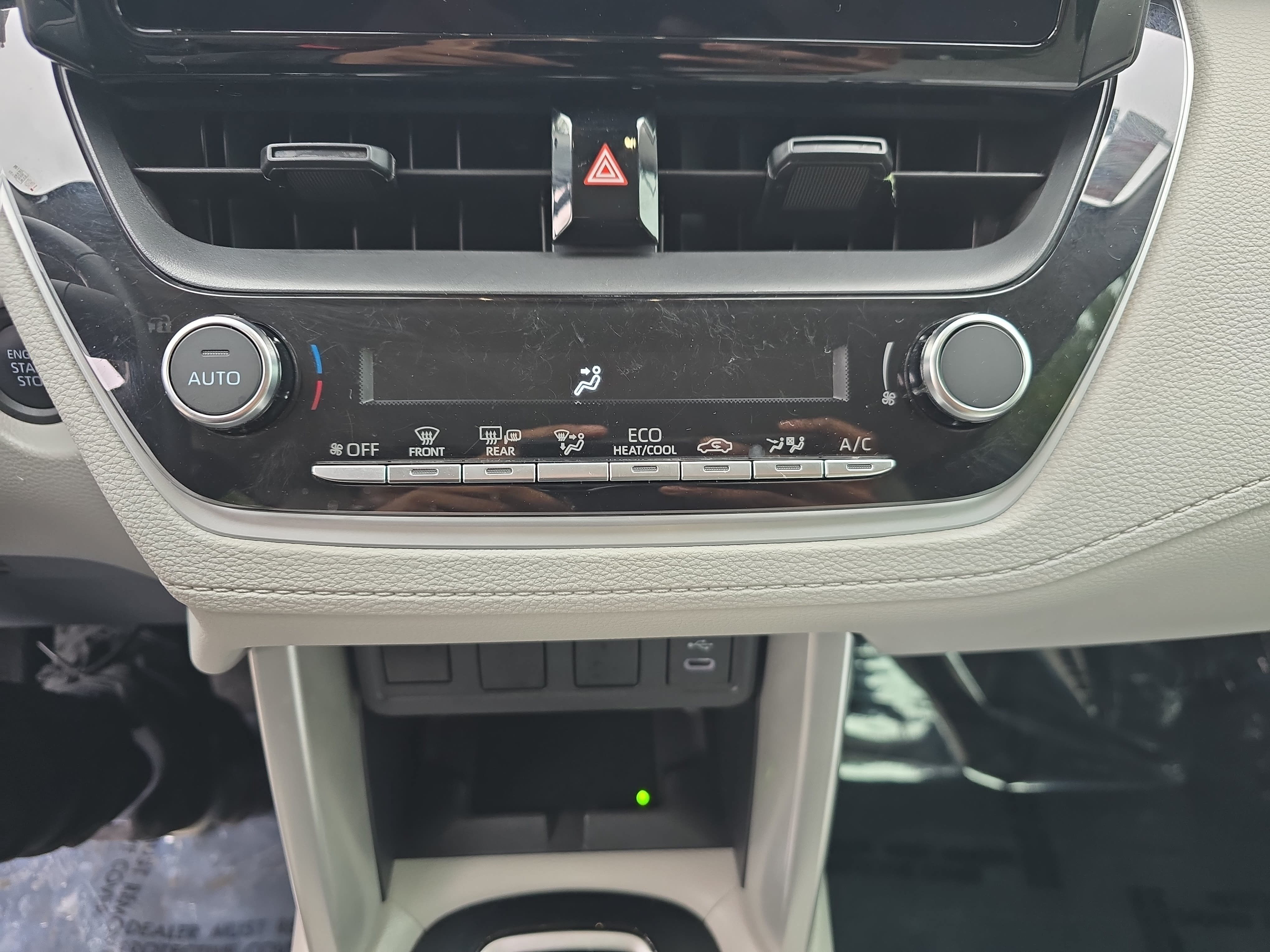 Used 2025 Toyota Corolla Cross LE FWD image 22