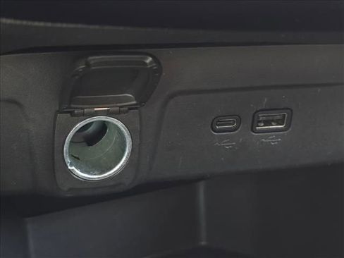 Certified 2025 Chevrolet Trax LT image 27