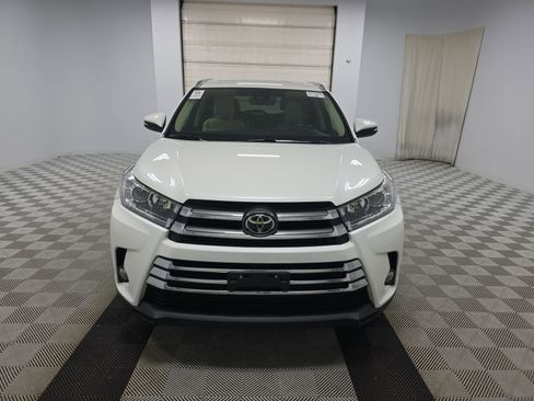 Used 2017 Toyota Highlander Limited image 2