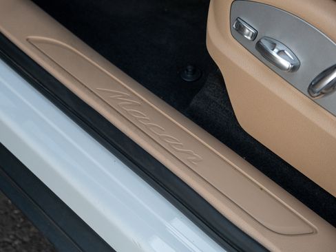 Certified 2022 Porsche Macan AWD/4WD image 38